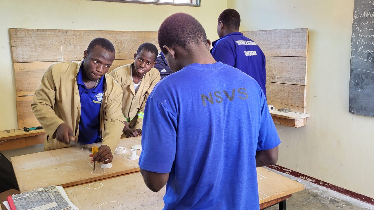 Les Elektrotechniek Kinderhulp Afrika