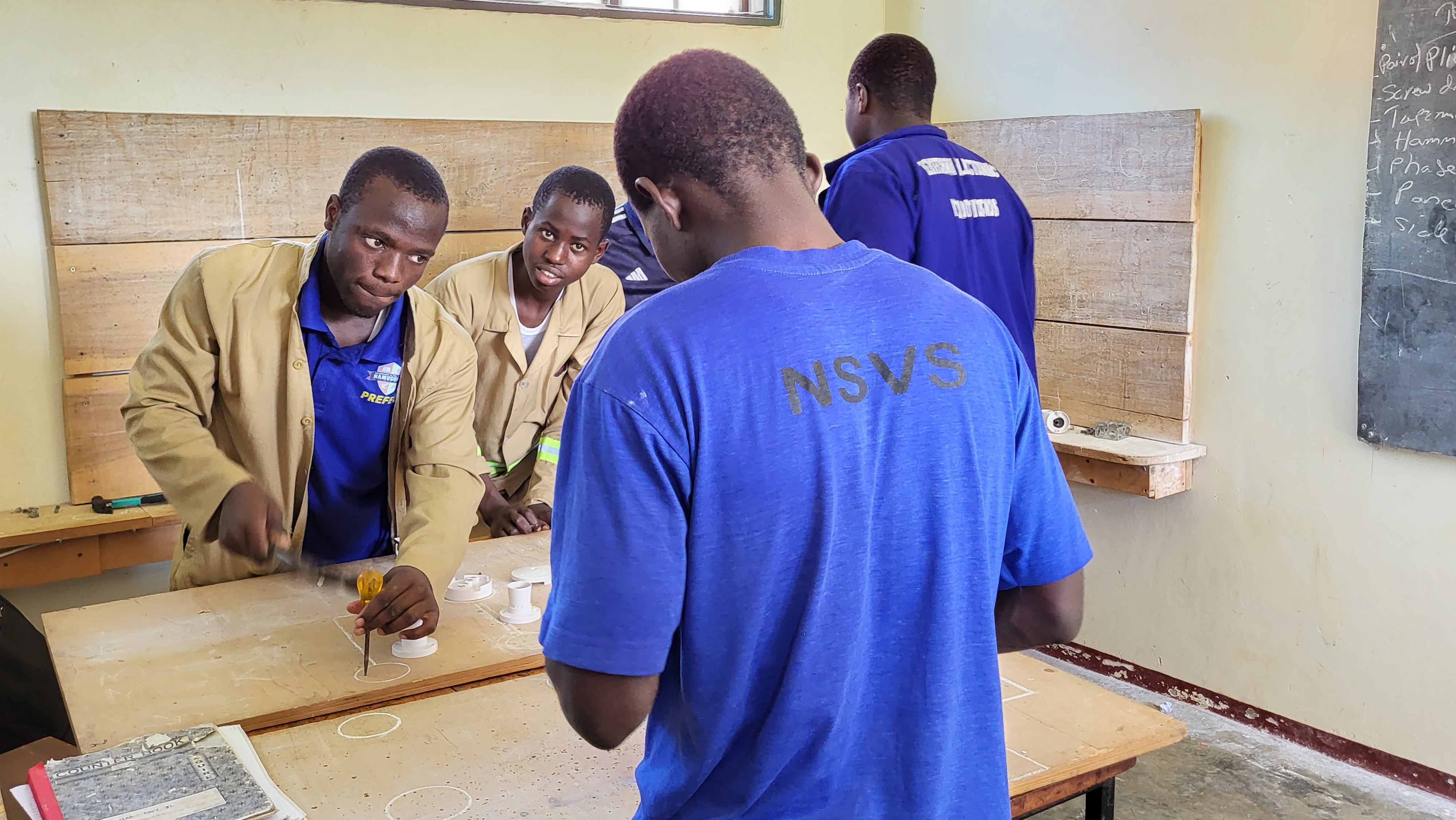 Les Elektrotechniek   Kinderhulp Afrika